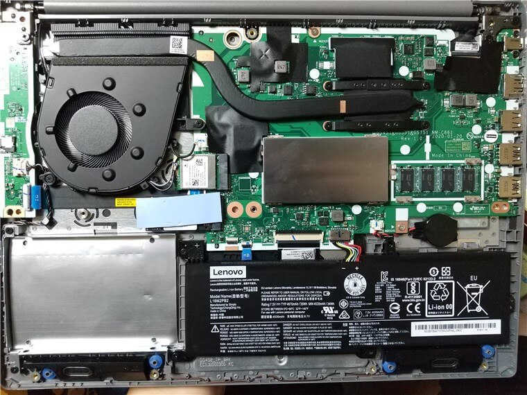 Lenovo IdeaPad Slim 350(AMD Ryzen 3 4300Uモデル)内部に目隠し板がついている状態