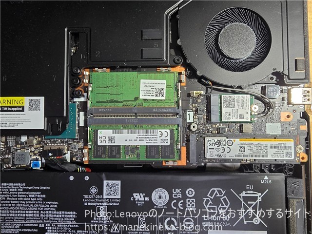Legion Pro 7i Gen 8(82WQ0034JP)のメモリ蓋と右側M.2SSD蓋を外したところ